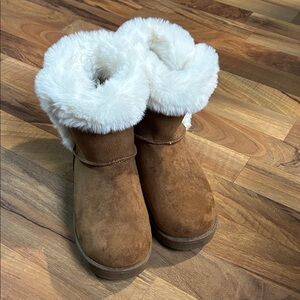 SO Brown Ankle Boots with White Fur Trim